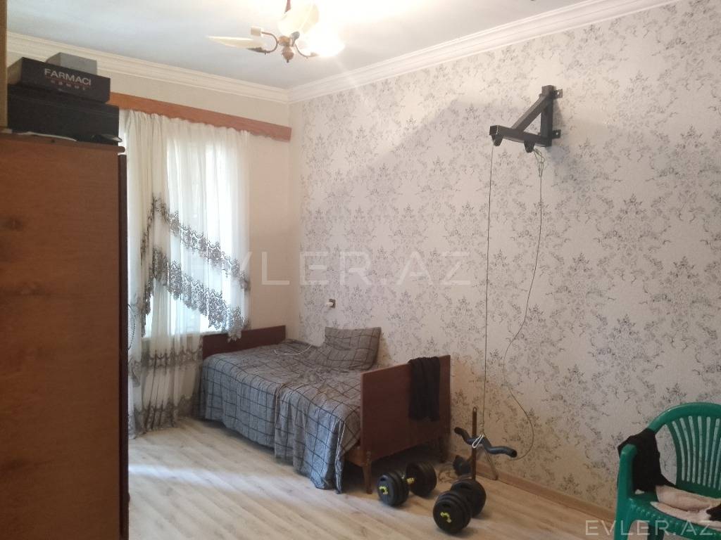 Satılır, köhnə tikili