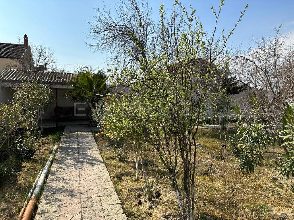 Satılır, bağ evi
