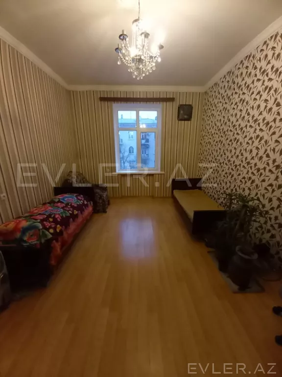 Aylıq, köhnə tikili