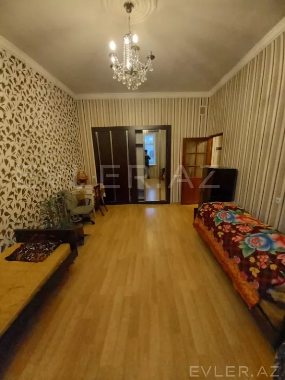 Aylıq, köhnə tikili