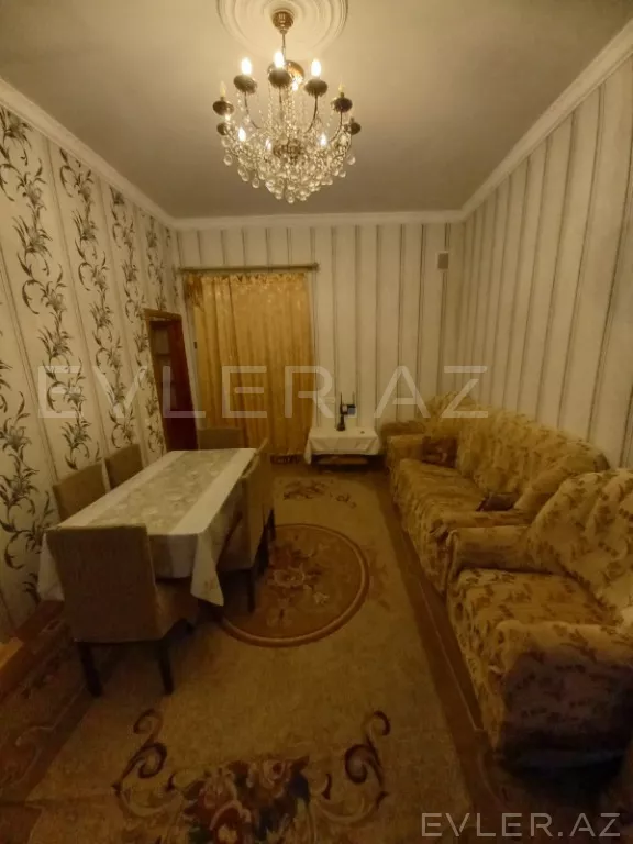 Aylıq, köhnə tikili