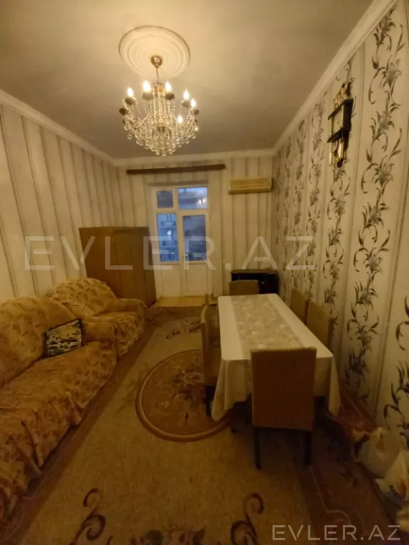 Aylıq, köhnə tikili