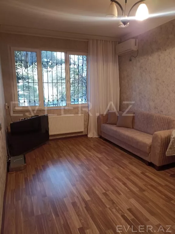 Satılır, köhnə tikili