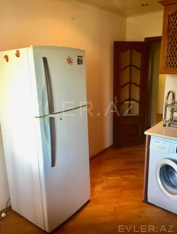 Satılır, köhnə tikili