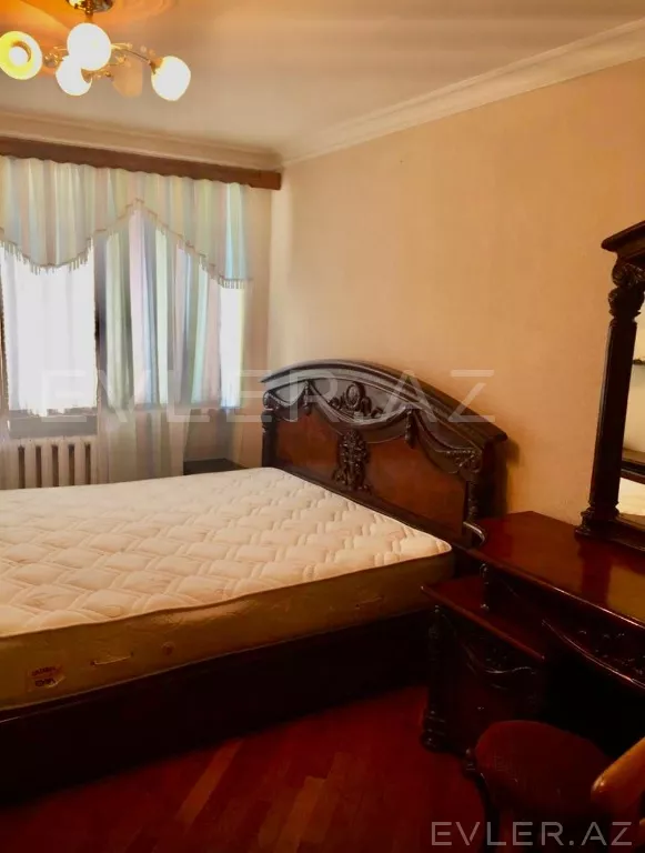 Satılır, köhnə tikili