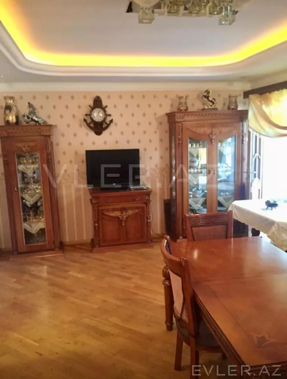 Satılır, köhnə tikili