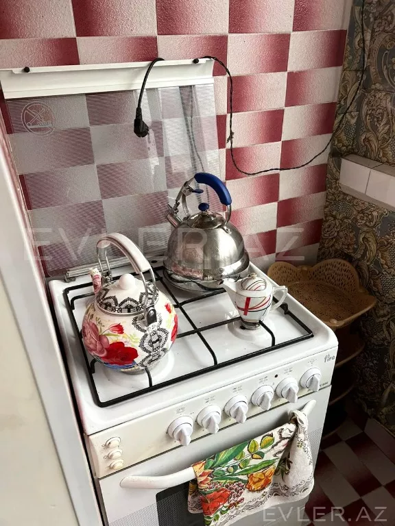 Satılır, köhnə tikili