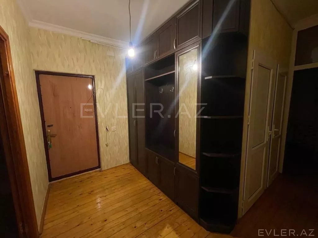 Satılır, köhnə tikili