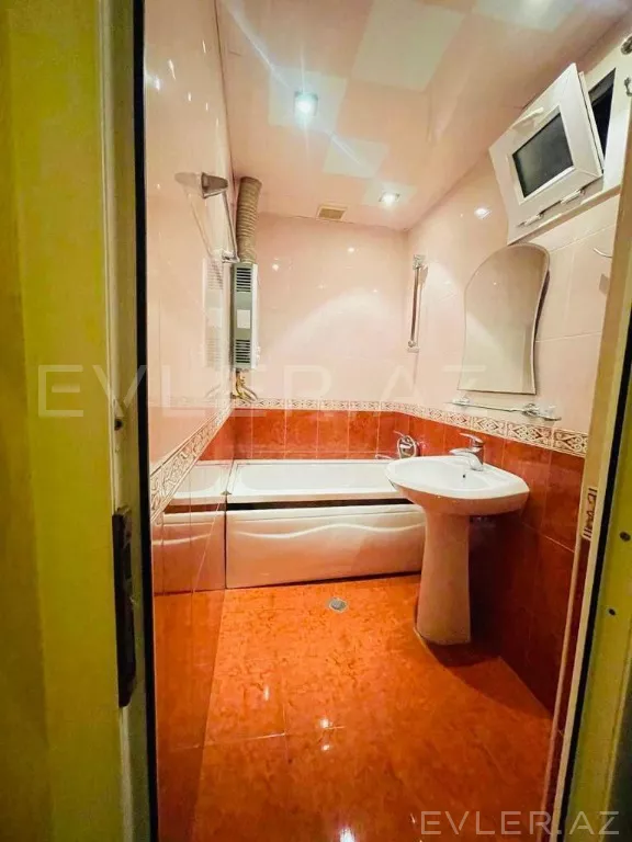 Satılır, köhnə tikili