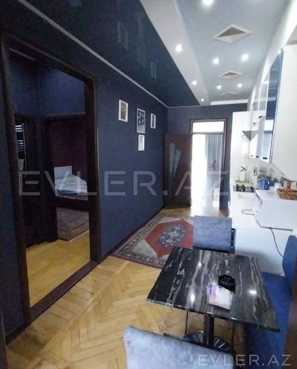 Satılır, köhnə tikili