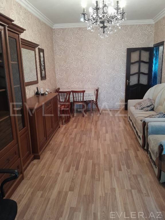Aylıq, köhnə tikili