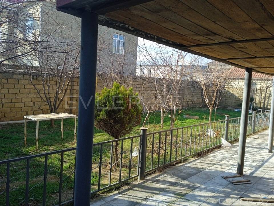 Aylıq, bağ evi