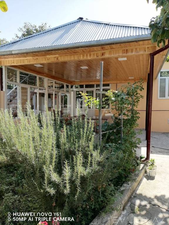 Satılır, bağ evi