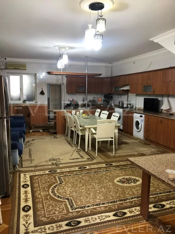 Aylıq, bağ evi
