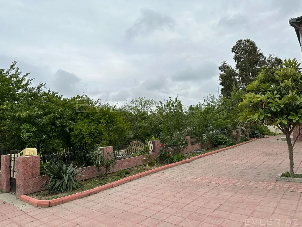 Aylıq, bağ evi