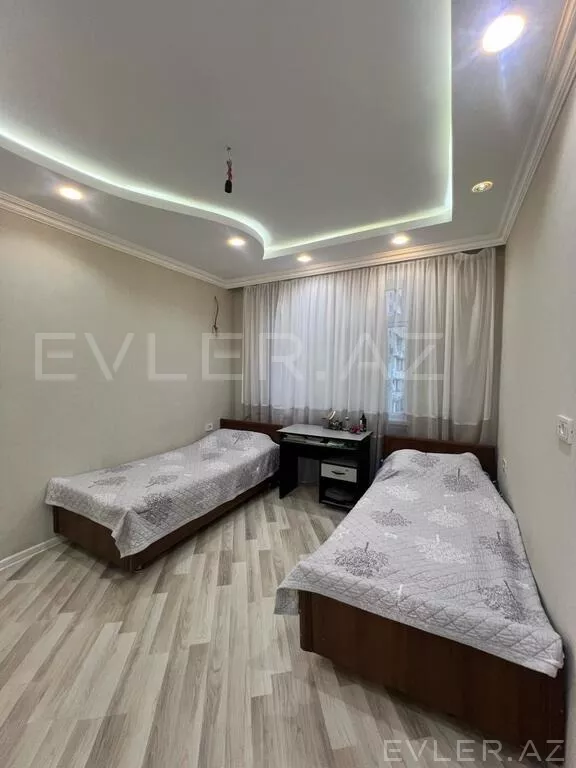 Satılır, köhnə tikili