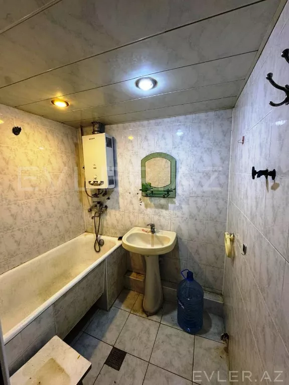 Satılır, köhnə tikili