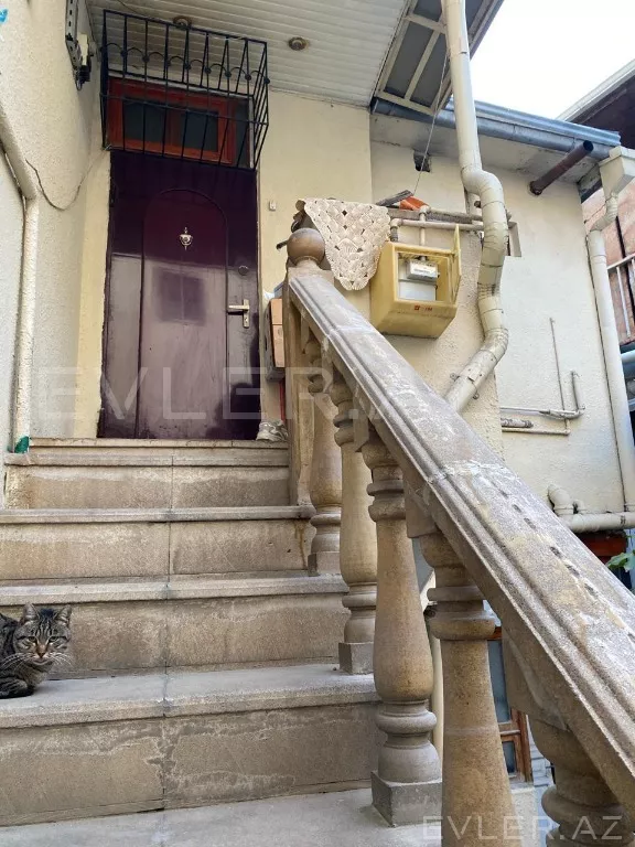 Aylıq, köhnə tikili