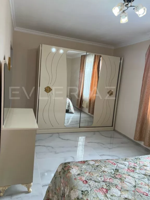 Satılır, həyət evi/villa