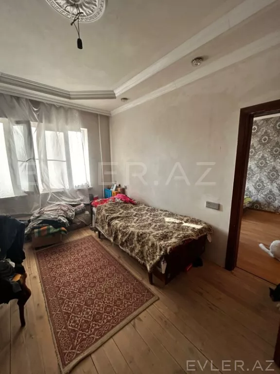 Satılır, köhnə tikili