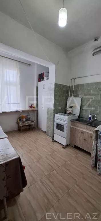 Satılır, köhnə tikili