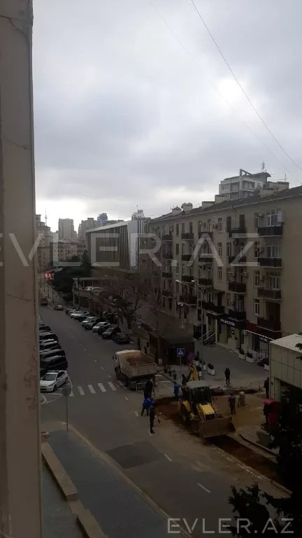 Satılır, köhnə tikili