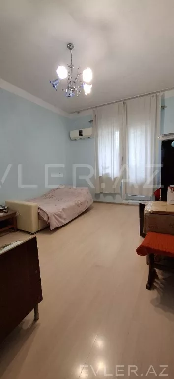 Satılır, köhnə tikili