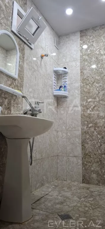 Satılır, köhnə tikili