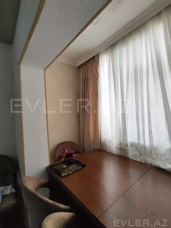 Satılır, köhnə tikili