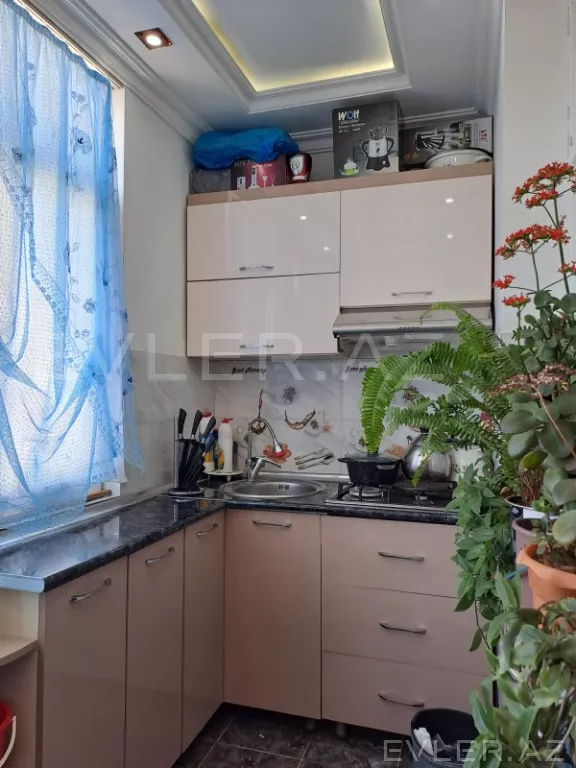 Satılır, köhnə tikili