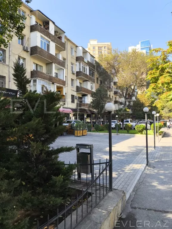 Satılır, köhnə tikili