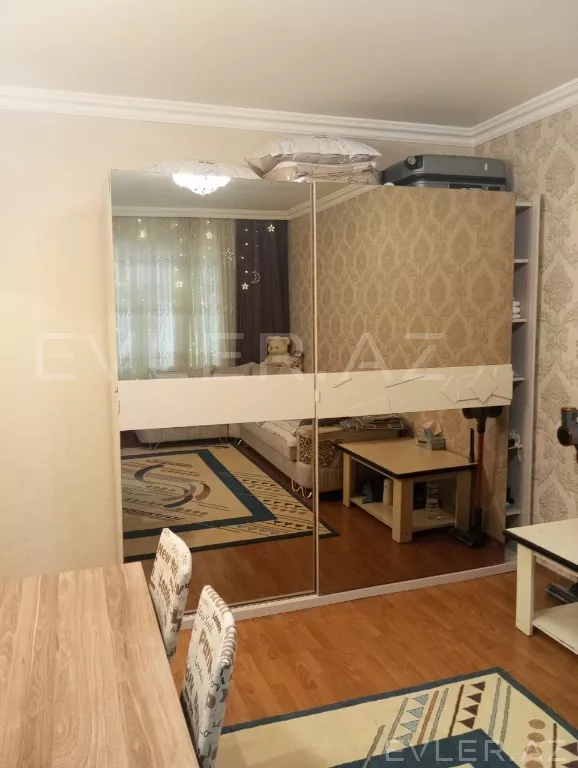 Satılır, köhnə tikili