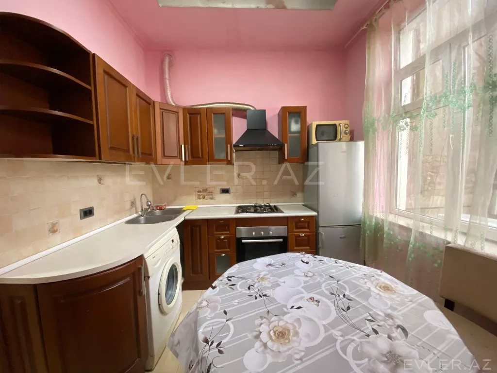 Aylıq, köhnə tikili