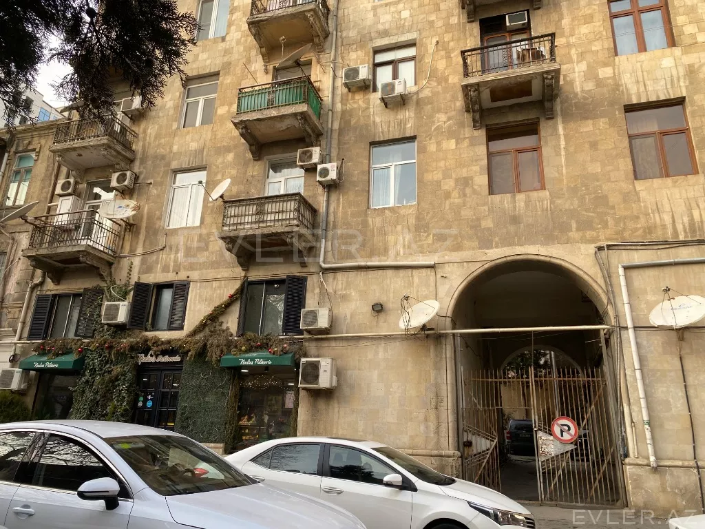 Aylıq, köhnə tikili