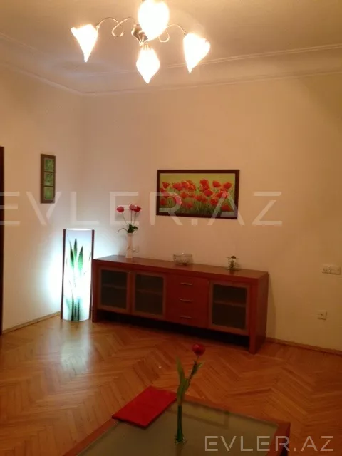 Aylıq, köhnə tikili