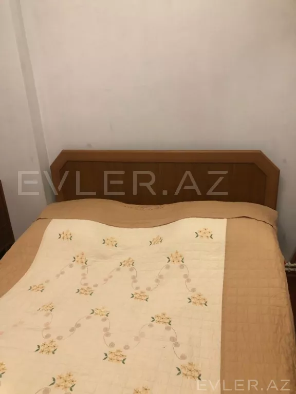 Aylıq, köhnə tikili