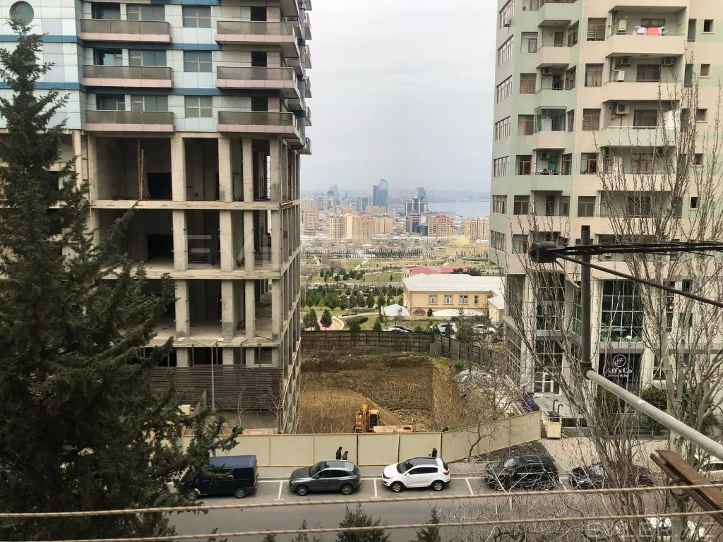 Aylıq, köhnə tikili