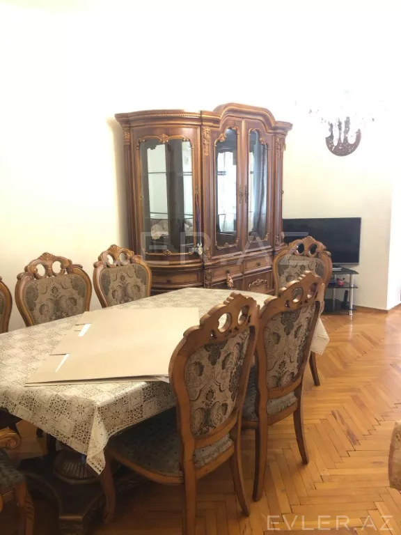 Aylıq, köhnə tikili
