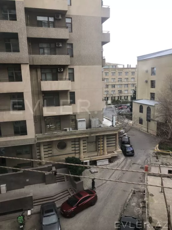 Aylıq, köhnə tikili