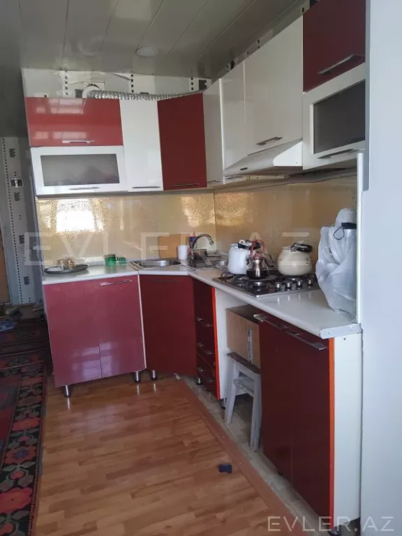 Satılır, köhnə tikili