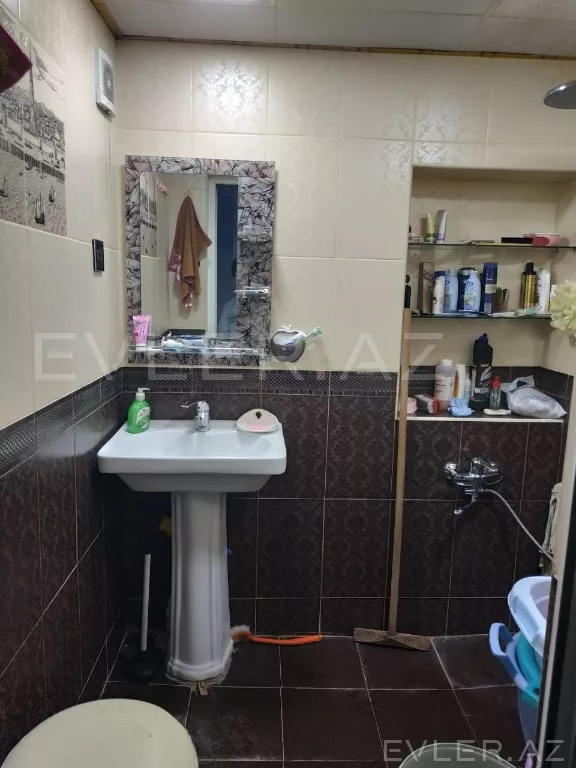 Aylıq, köhnə tikili