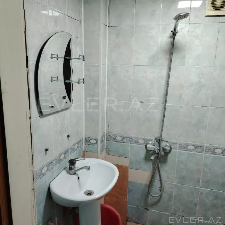Aylıq, köhnə tikili