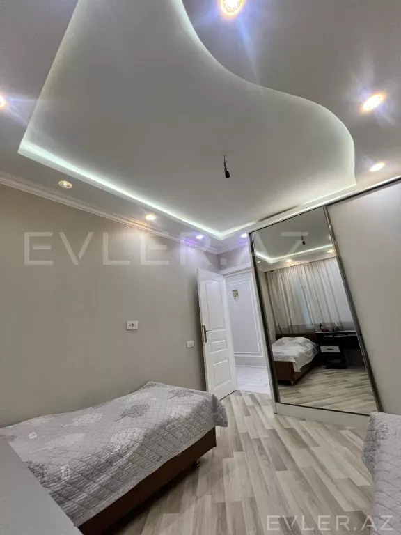 Satılır, köhnə tikili