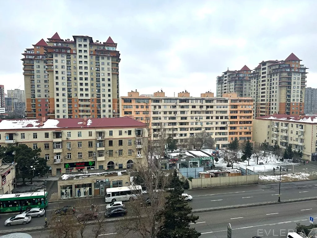 Satılır, köhnə tikili