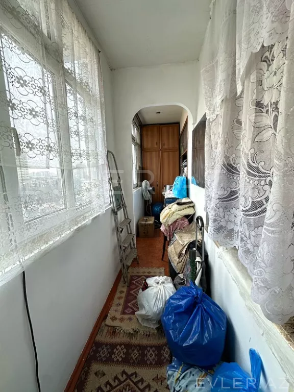 Satılır, köhnə tikili