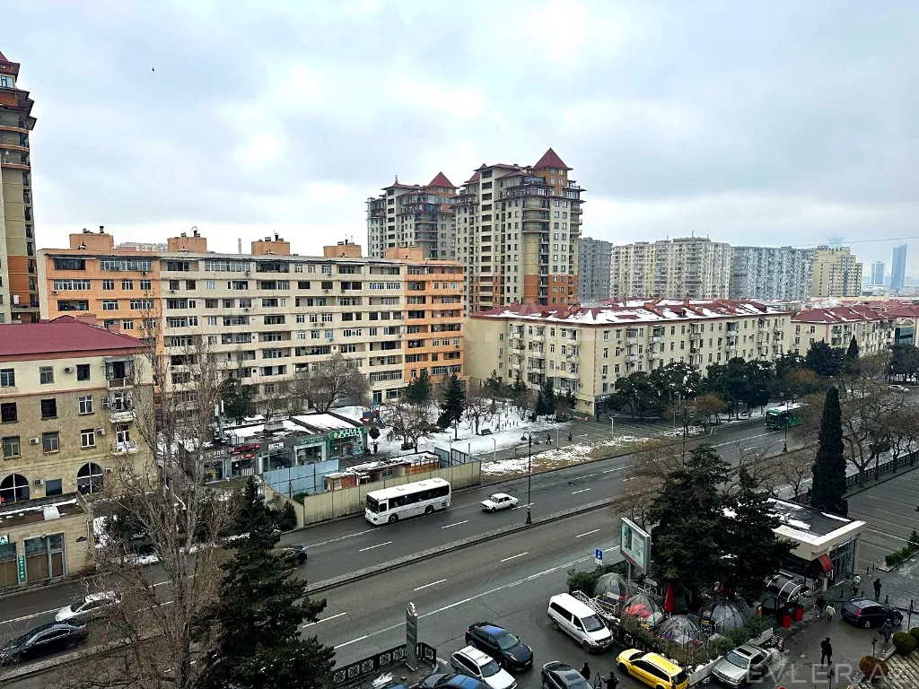 Satılır, köhnə tikili