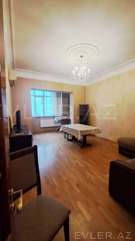Satılır, köhnə tikili