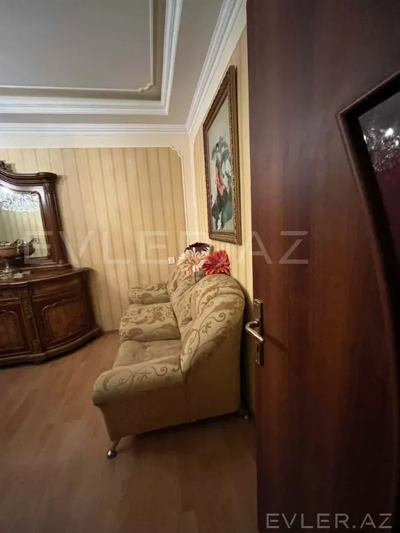 Satılır, köhnə tikili