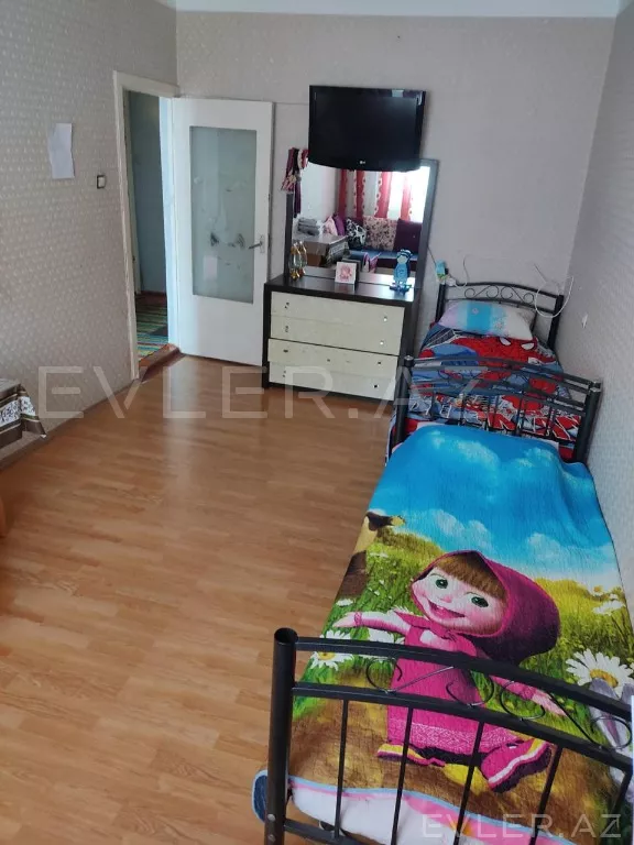 Satılır, köhnə tikili