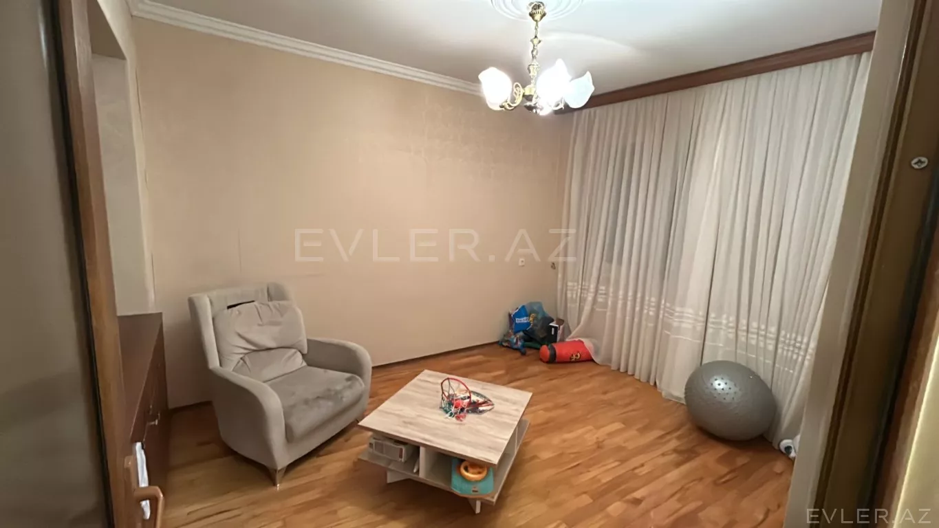 Aylıq, köhnə tikili